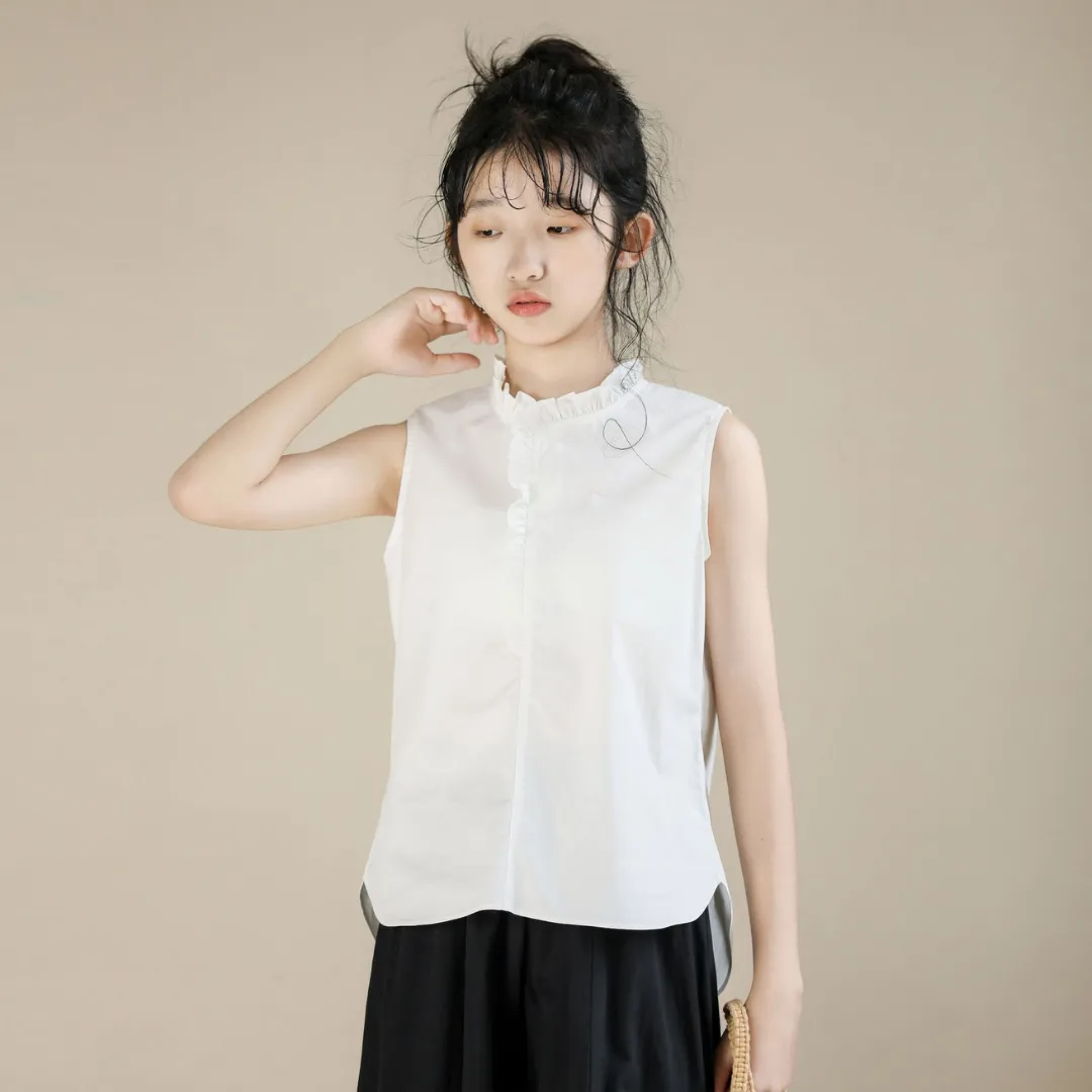 花边无袖上衣/ 黑色喇叭裙裤 Sleeveless Ruffled Top / Black Flared Wide-Leg Pants