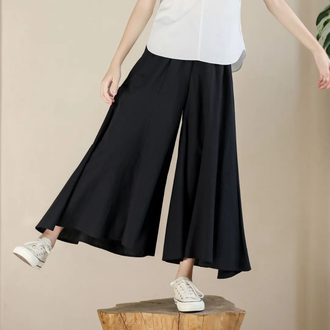 花边无袖上衣/ 黑色喇叭裙裤 Sleeveless Ruffled Top / Black Flared Wide-Leg Pants